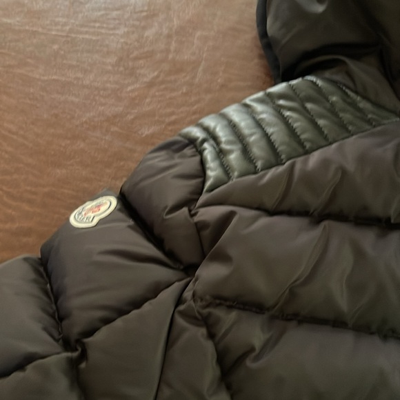 Super Cute barely worn once Moncler Woman’s Jacket. Size 5 - Picture 14 of 16